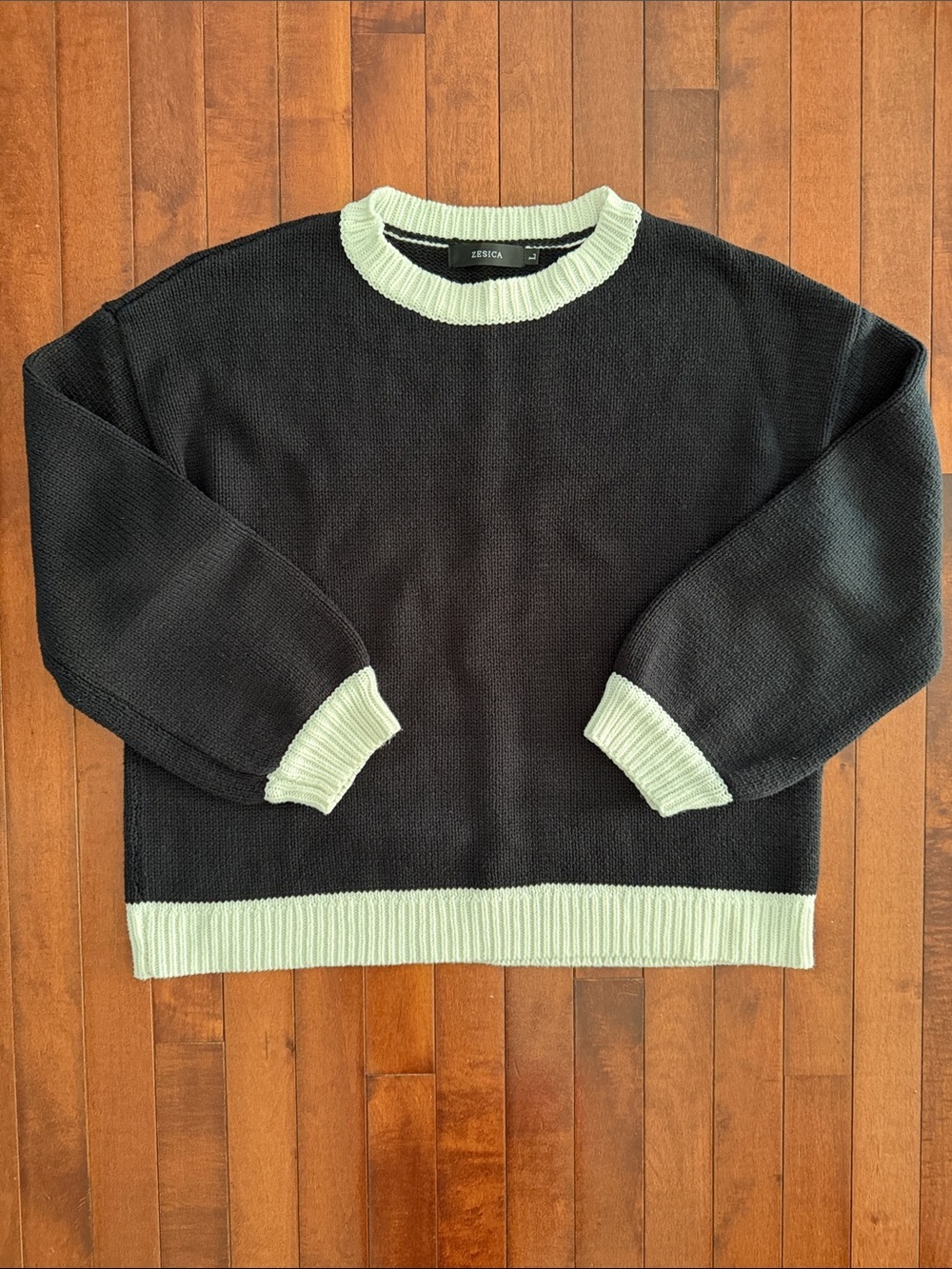 Zesica Black and White Crewneck Sweater Size Large